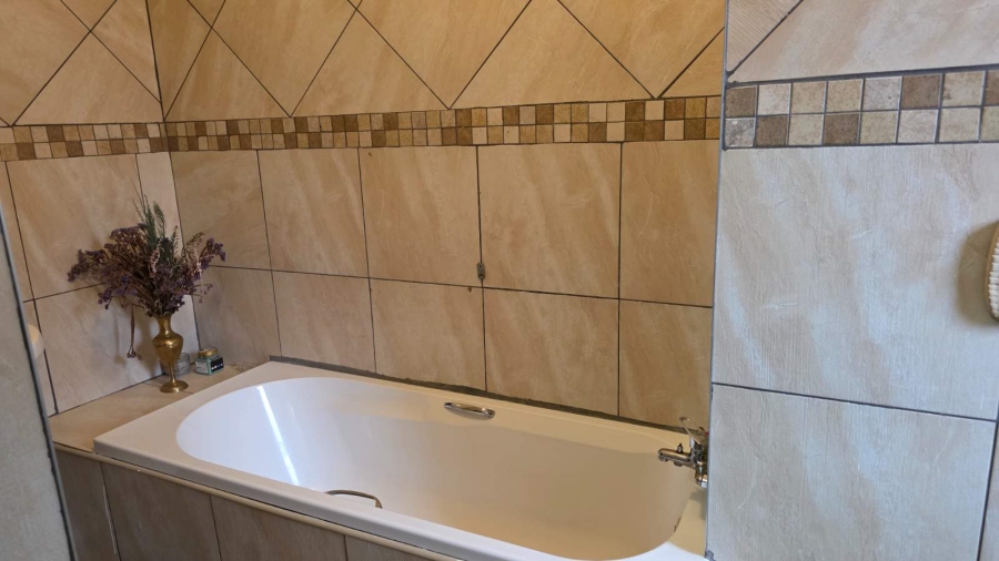 4 Bedroom Property for Sale in Golden Acres Estate Limpopo
