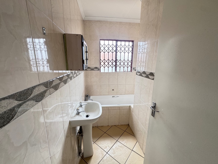To Let 3 Bedroom Property for Rent in Lesedi Park Limpopo