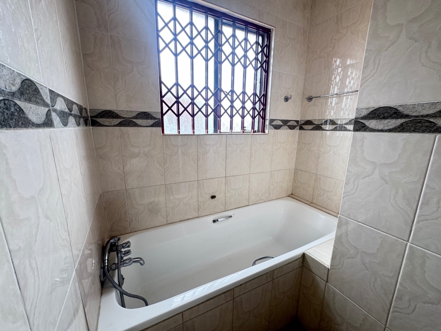 To Let 3 Bedroom Property for Rent in Lesedi Park Limpopo