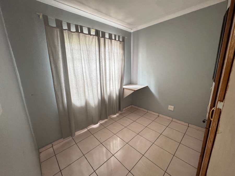 To Let 3 Bedroom Property for Rent in Lesedi Park Limpopo