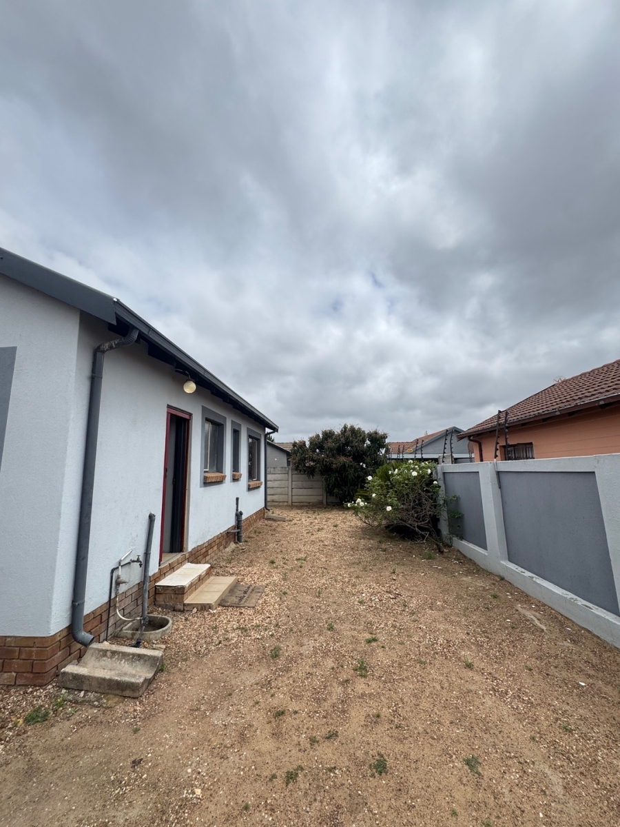 To Let 3 Bedroom Property for Rent in Lesedi Park Limpopo