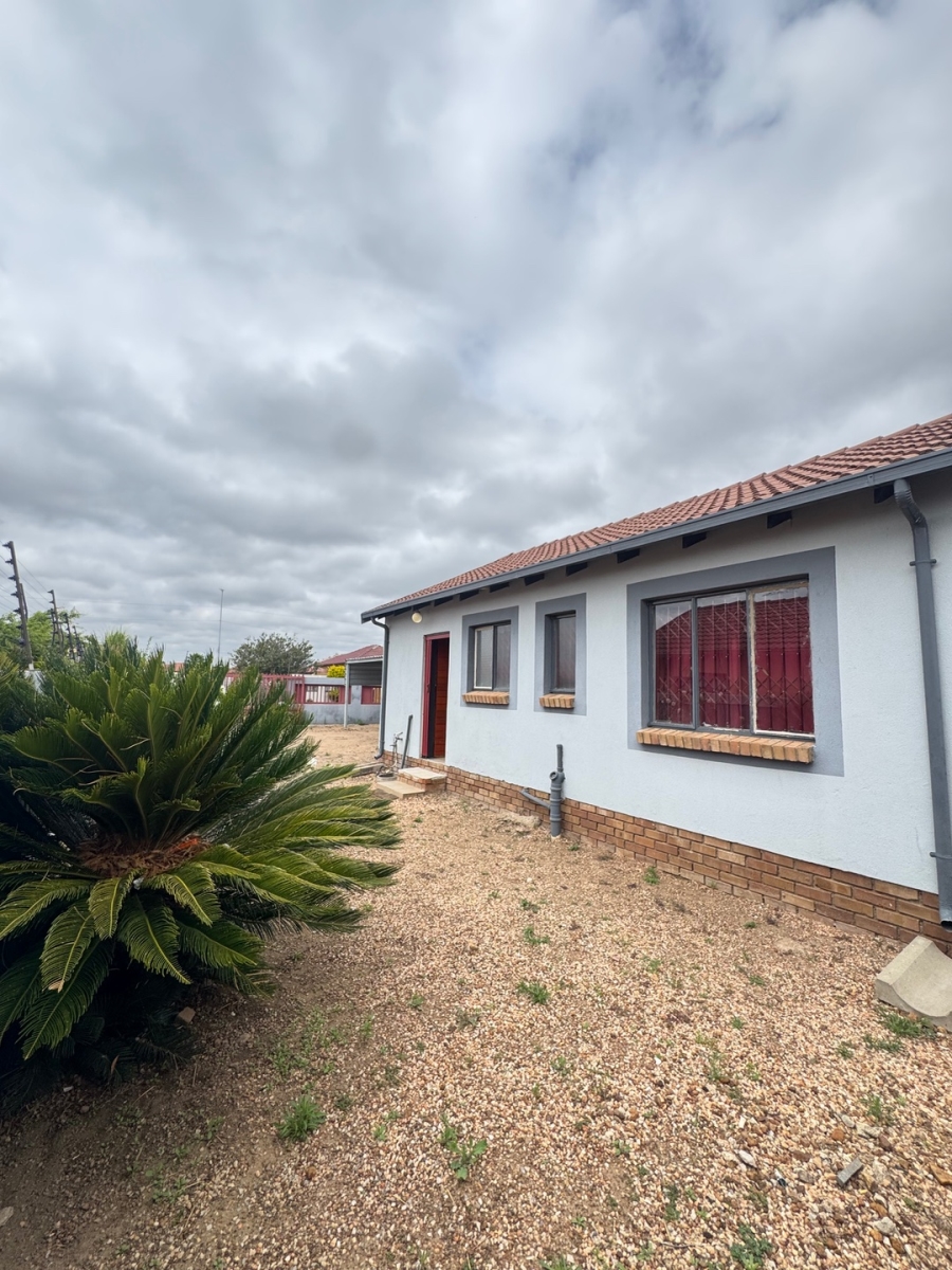 To Let 3 Bedroom Property for Rent in Lesedi Park Limpopo
