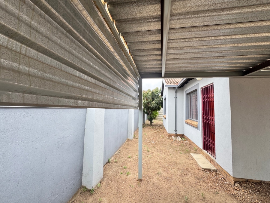 To Let 3 Bedroom Property for Rent in Lesedi Park Limpopo