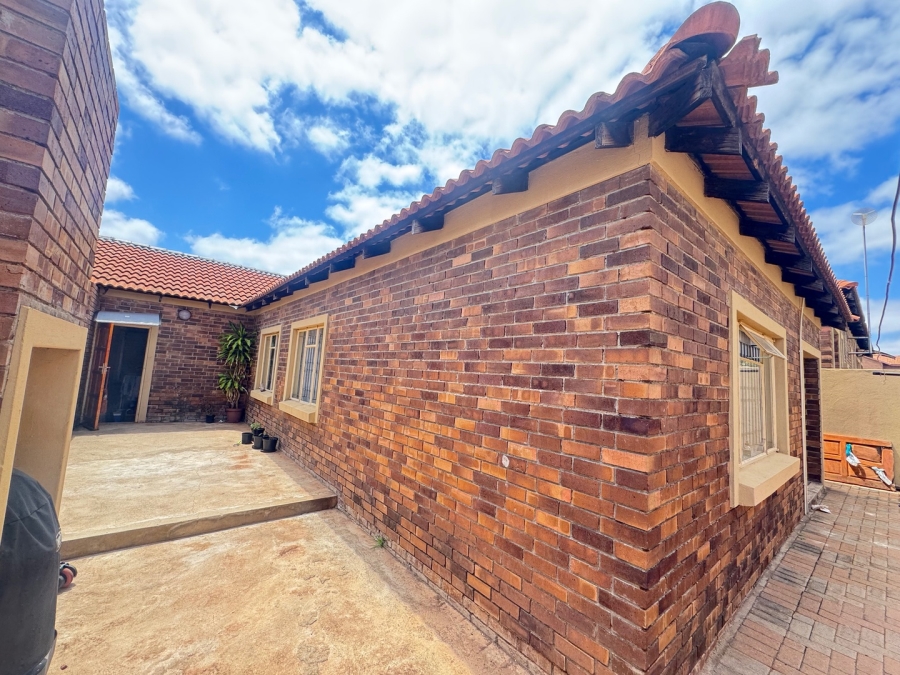To Let 3 Bedroom Property for Rent in Waterberry Country Estate Limpopo