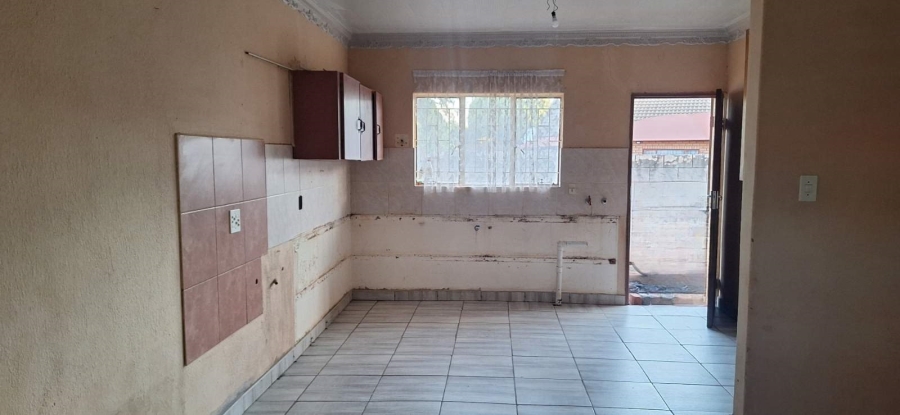 2 Bedroom Property for Sale in Chroompark Limpopo