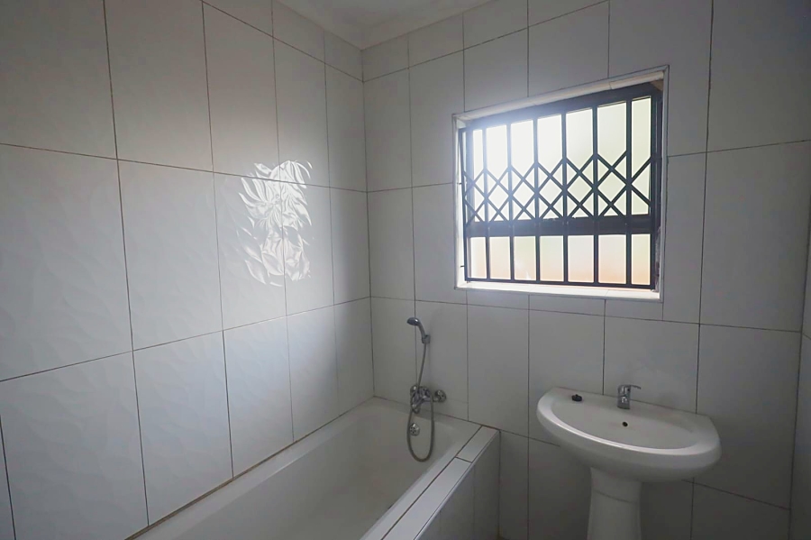 To Let 3 Bedroom Property for Rent in Bendor Limpopo