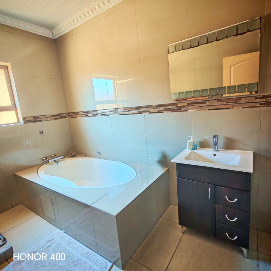 To Let 4 Bedroom Property for Rent in North View Estate Limpopo