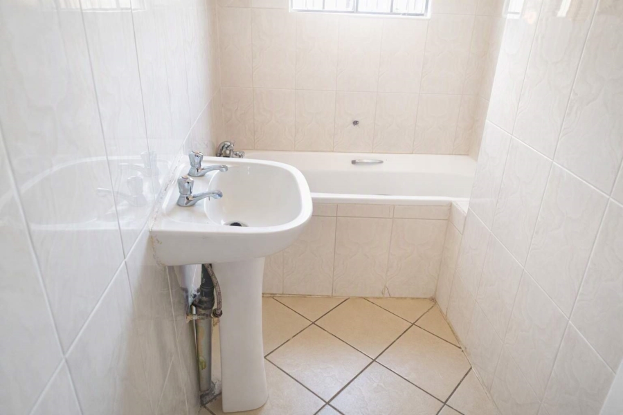 To Let 3 Bedroom Property for Rent in Lesedi Park Limpopo