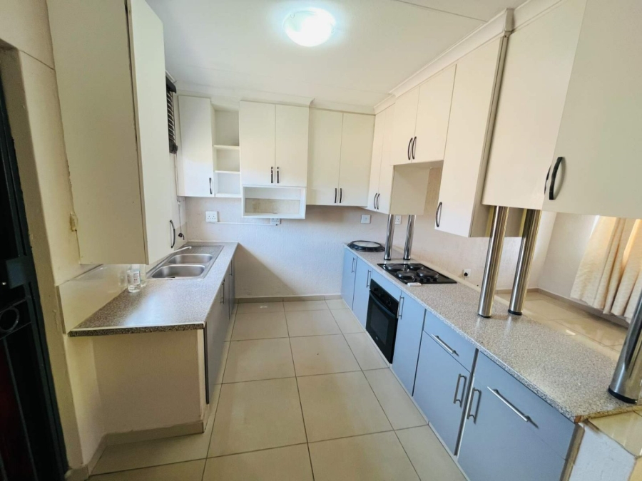 To Let 3 Bedroom Property for Rent in Flora Park Limpopo
