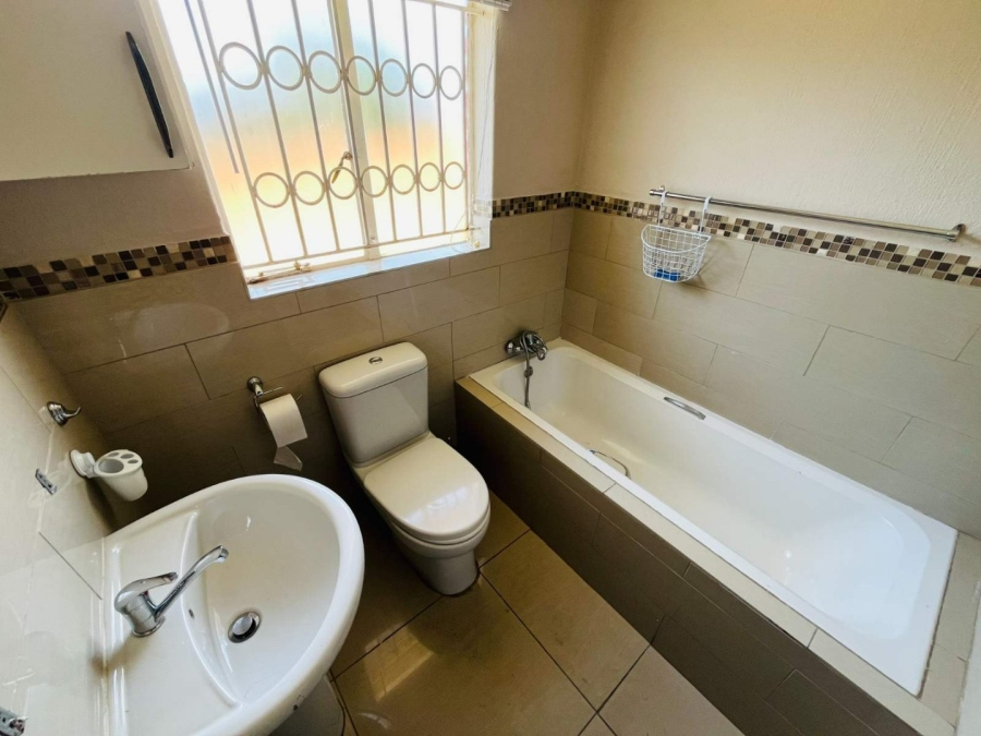 To Let 3 Bedroom Property for Rent in Flora Park Limpopo