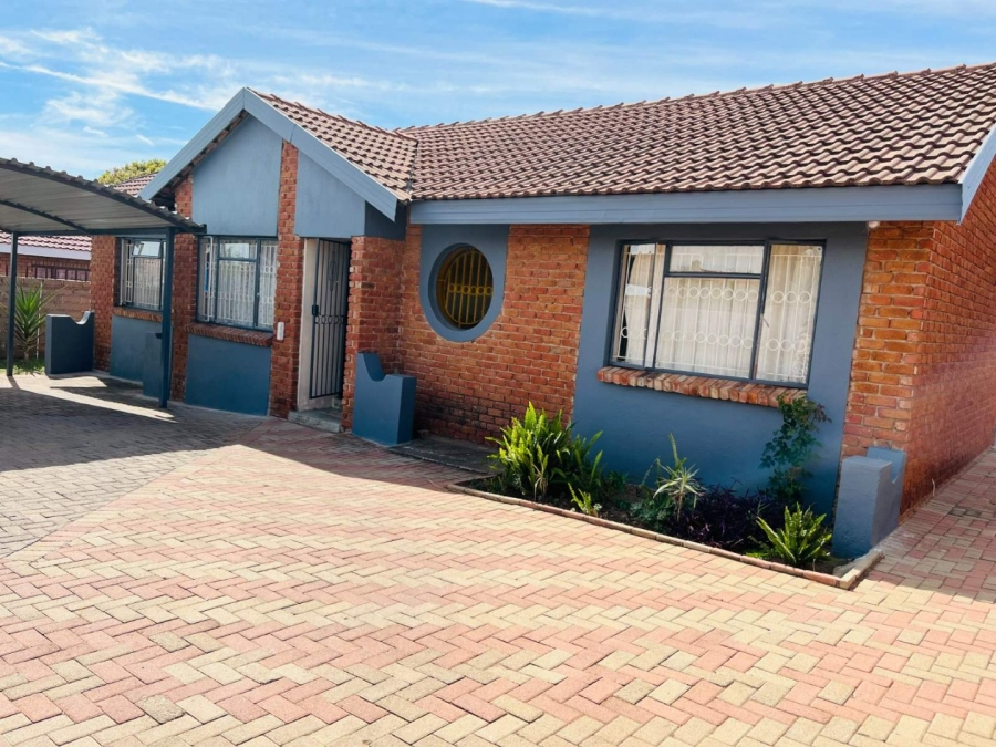 To Let 3 Bedroom Property for Rent in Flora Park Limpopo