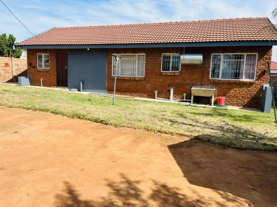 To Let 3 Bedroom Property for Rent in Flora Park Limpopo
