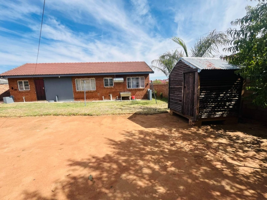 To Let 3 Bedroom Property for Rent in Flora Park Limpopo
