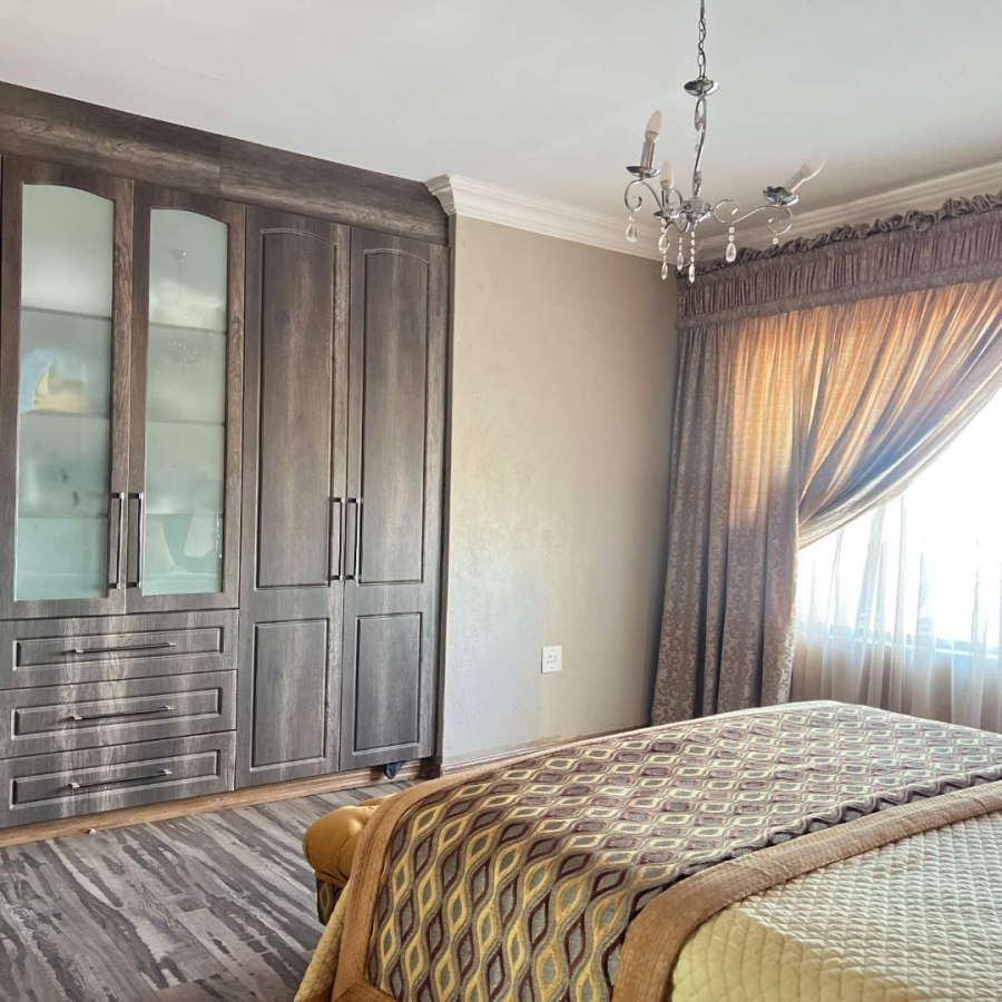 5 Bedroom Property for Sale in North View Estate Limpopo