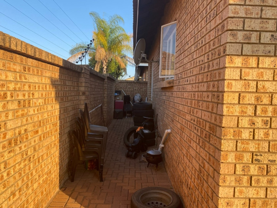 To Let 2 Bedroom Property for Rent in Debron Limpopo