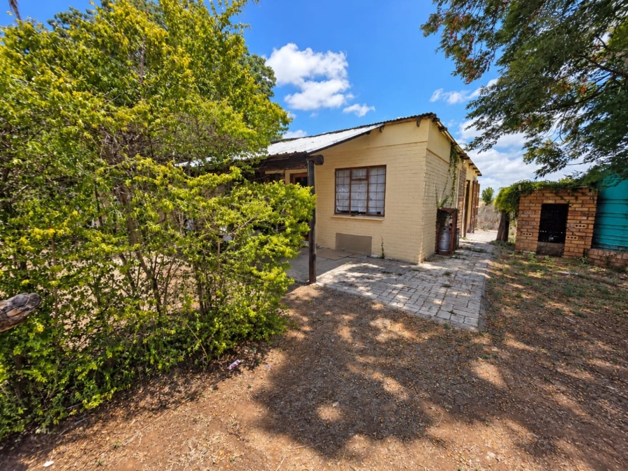 2 Bedroom Property for Sale in Kalkfontein A H Limpopo