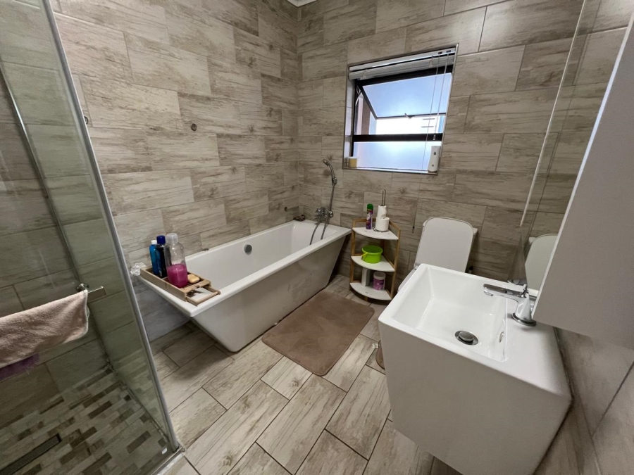 3 Bedroom Property for Sale in Woodhill Estate Limpopo