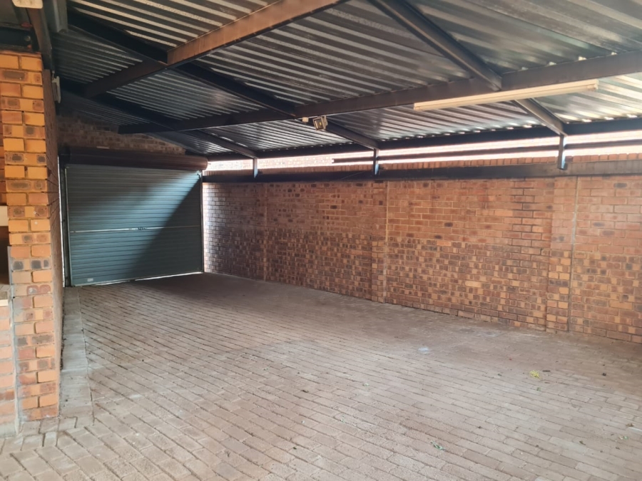 To Let 4 Bedroom Property for Rent in Chroompark Limpopo