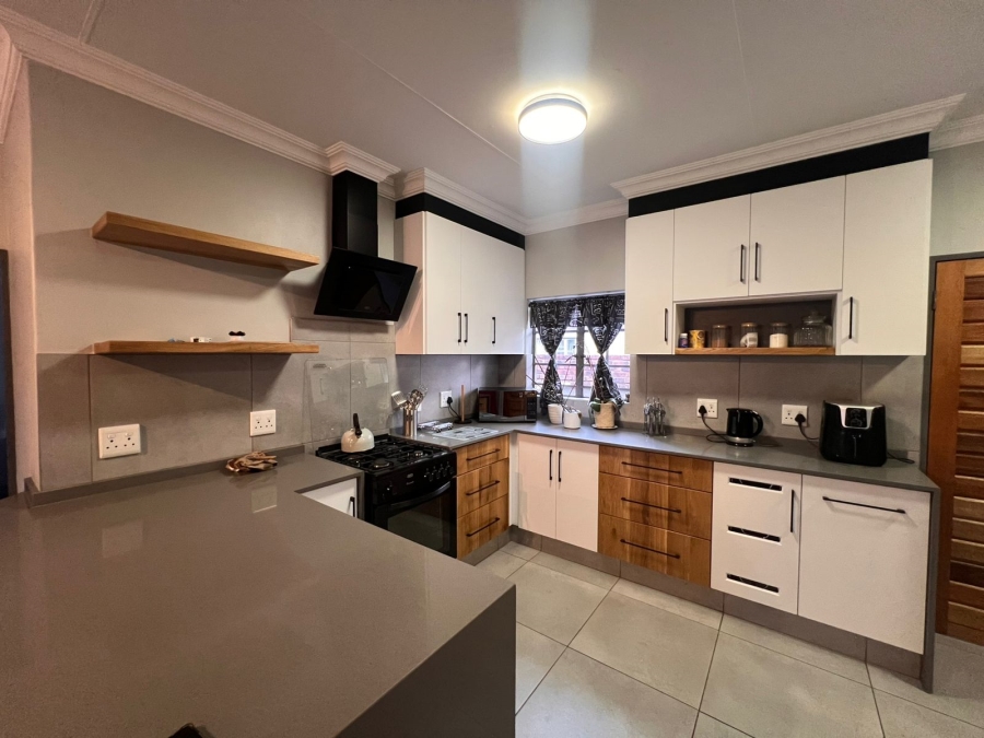 To Let 2 Bedroom Property for Rent in Chroompark Limpopo