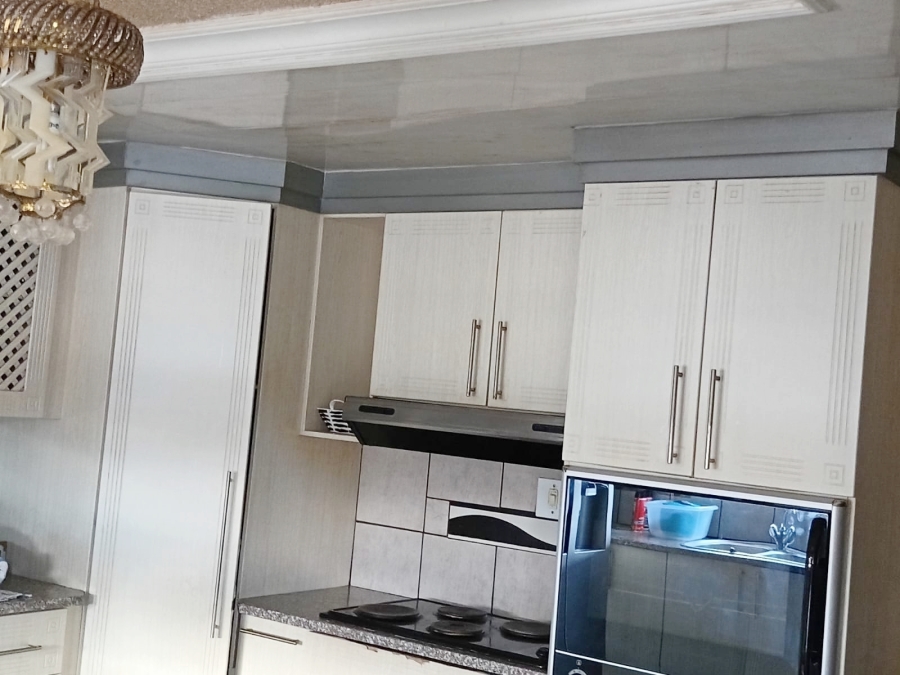 5 Bedroom Property for Sale in Flora Park Limpopo