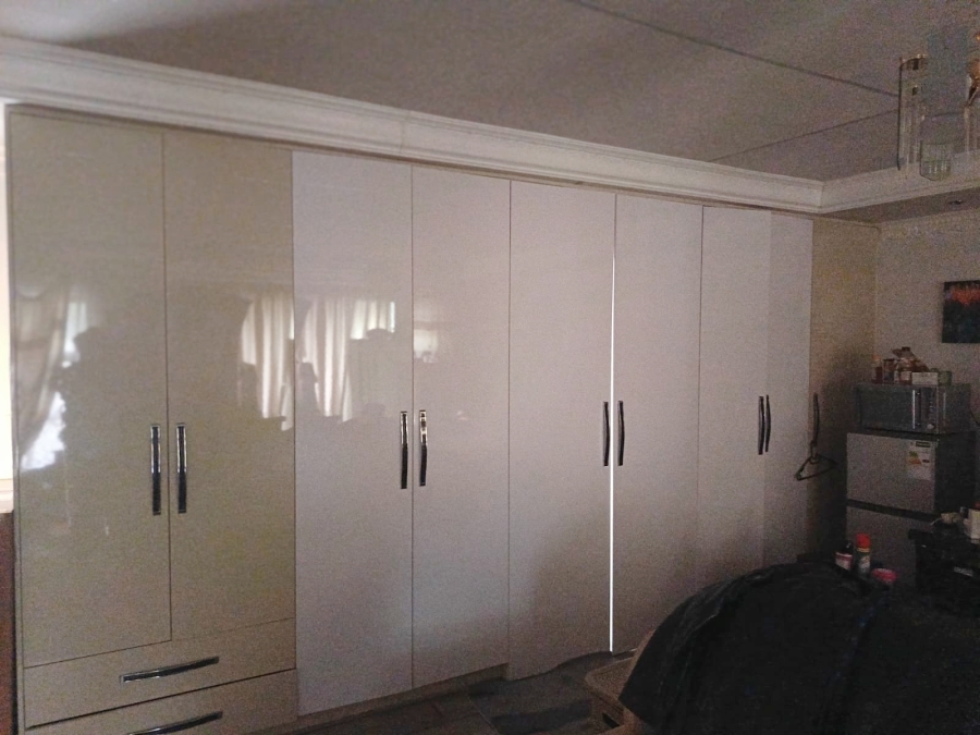 5 Bedroom Property for Sale in Flora Park Limpopo