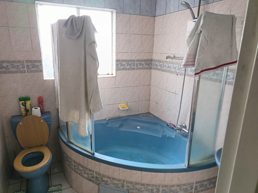 5 Bedroom Property for Sale in Flora Park Limpopo