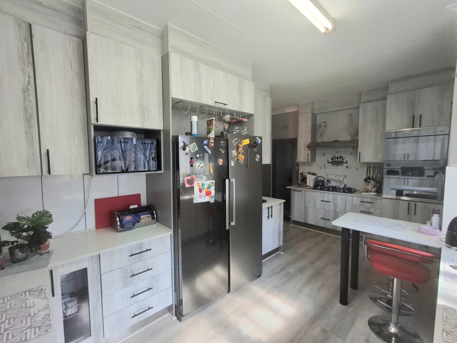 To Let 4 Bedroom Property for Rent in Myngenoegen A H Limpopo