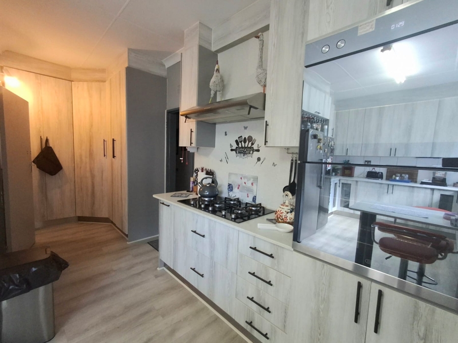 To Let 4 Bedroom Property for Rent in Myngenoegen A H Limpopo