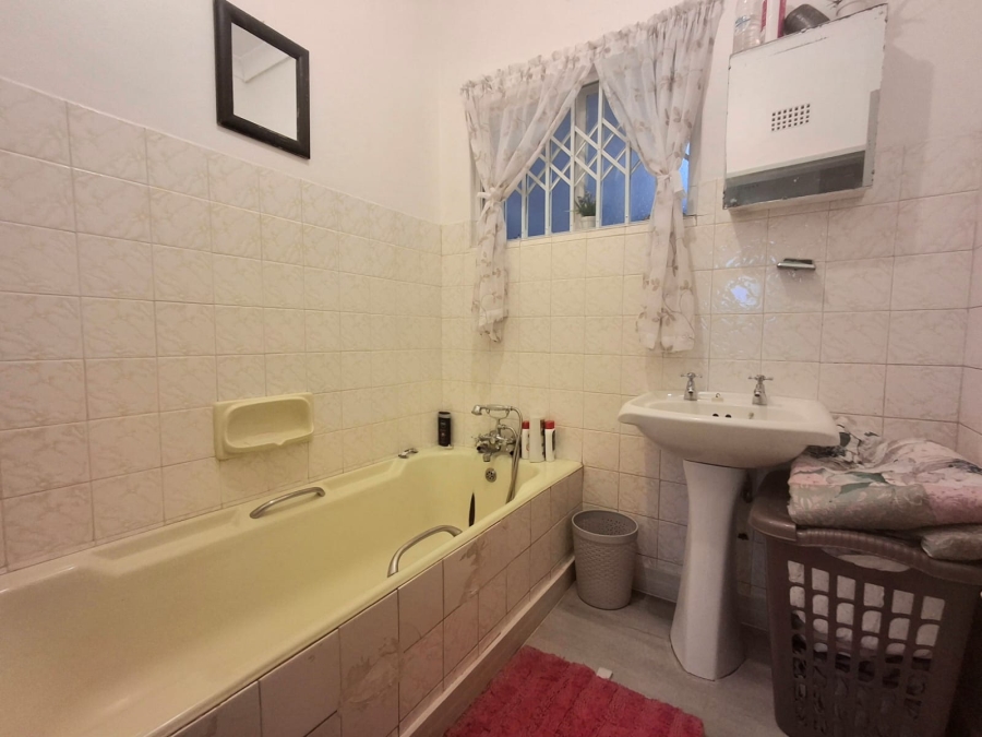 To Let 4 Bedroom Property for Rent in Myngenoegen A H Limpopo