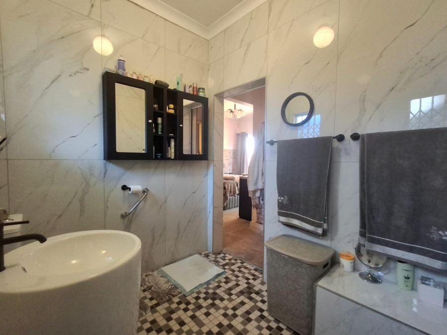 To Let 4 Bedroom Property for Rent in Myngenoegen A H Limpopo