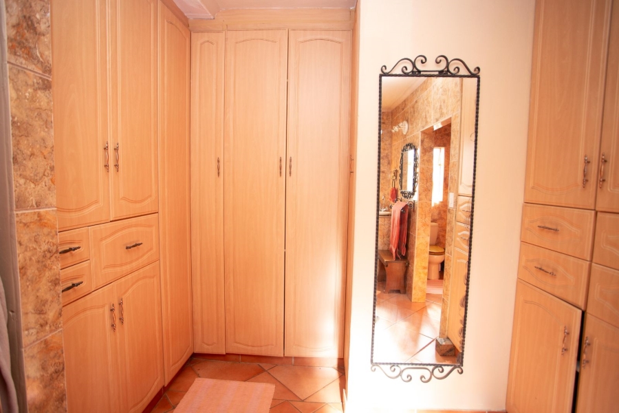 5 Bedroom Property for Sale in Chroompark Limpopo