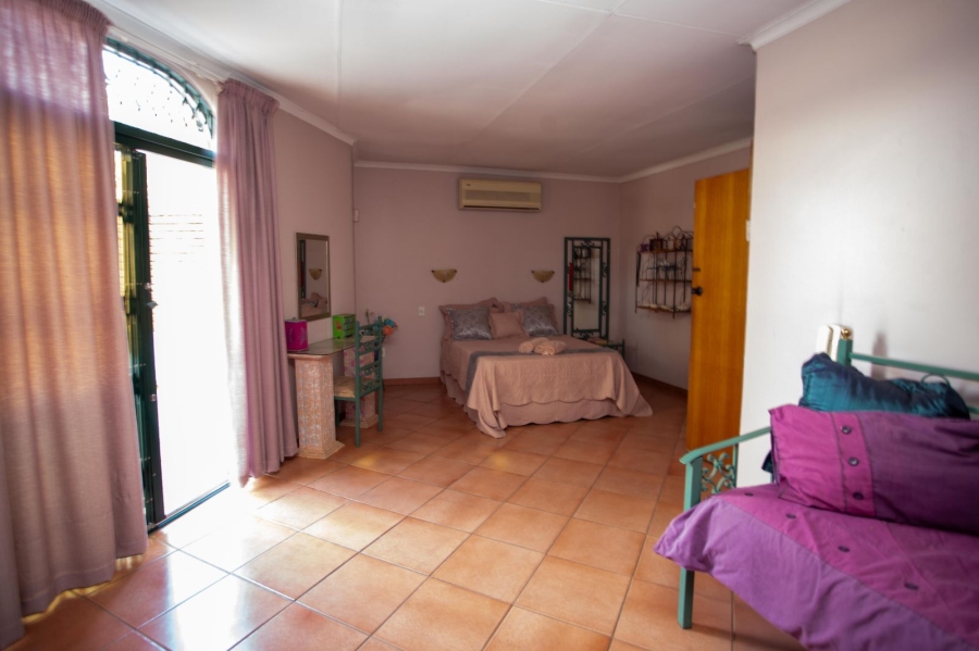 5 Bedroom Property for Sale in Chroompark Limpopo