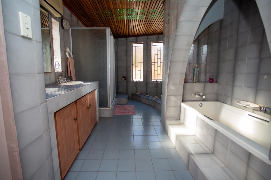 5 Bedroom Property for Sale in Chroompark Limpopo