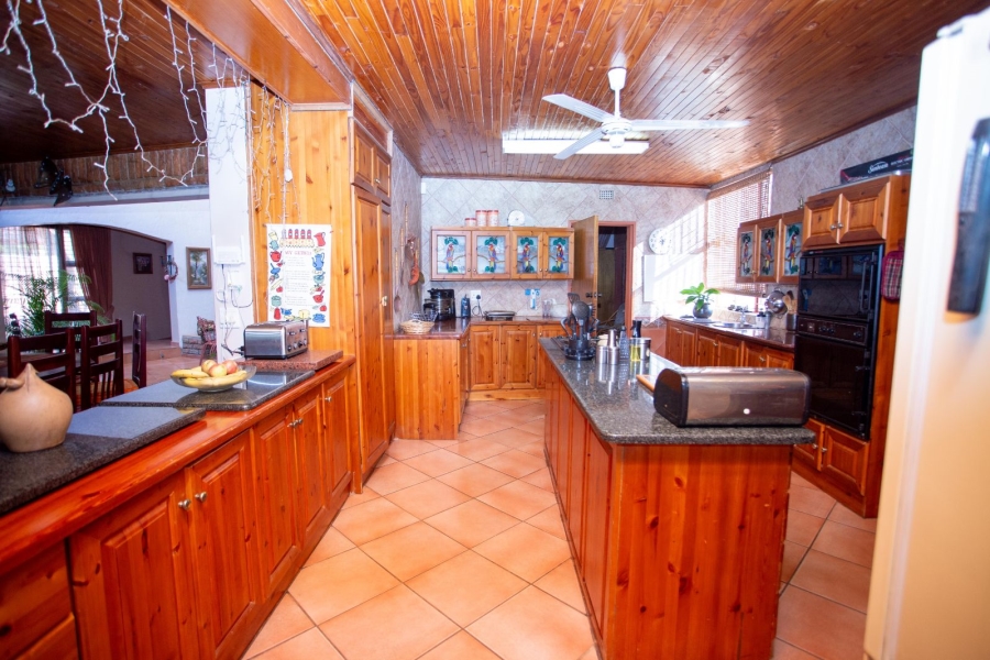 5 Bedroom Property for Sale in Chroompark Limpopo