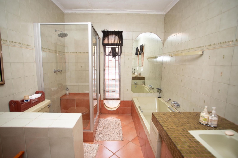 5 Bedroom Property for Sale in Chroompark Limpopo