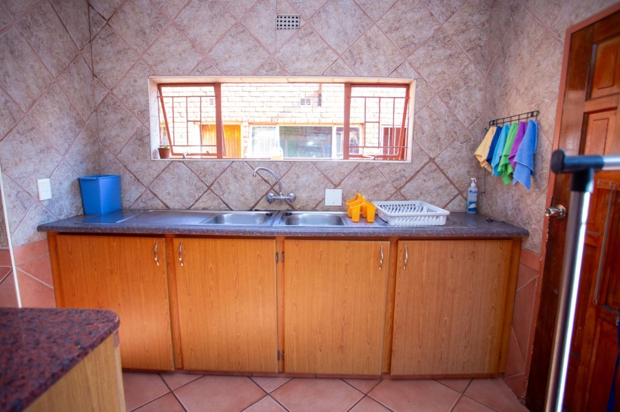 5 Bedroom Property for Sale in Chroompark Limpopo