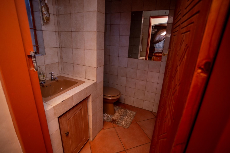 5 Bedroom Property for Sale in Chroompark Limpopo