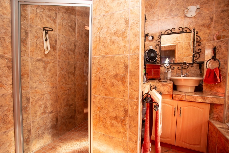 5 Bedroom Property for Sale in Chroompark Limpopo