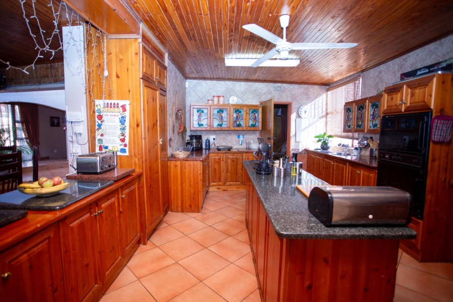 5 Bedroom Property for Sale in Chroompark Limpopo