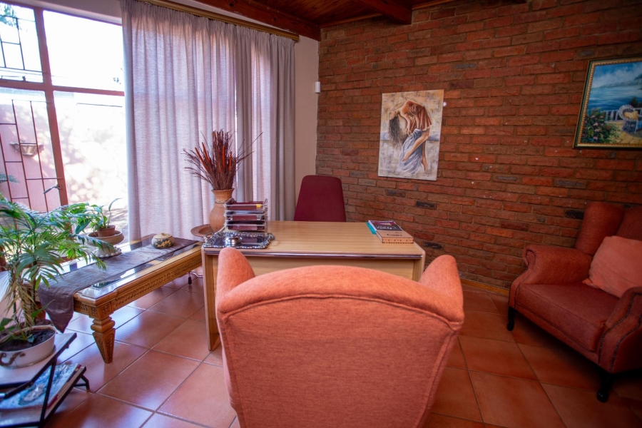 5 Bedroom Property for Sale in Chroompark Limpopo