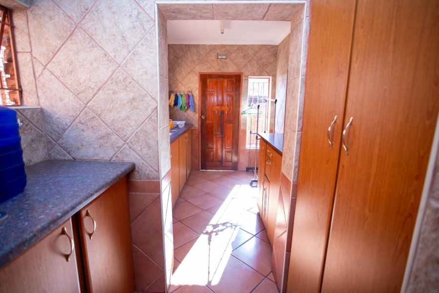 5 Bedroom Property for Sale in Chroompark Limpopo