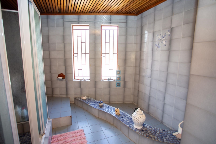 5 Bedroom Property for Sale in Chroompark Limpopo