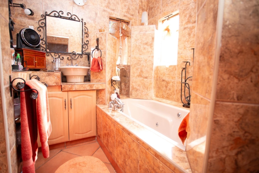 5 Bedroom Property for Sale in Chroompark Limpopo