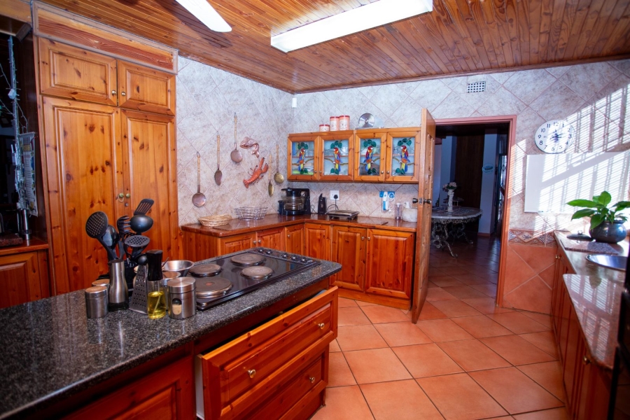 5 Bedroom Property for Sale in Chroompark Limpopo