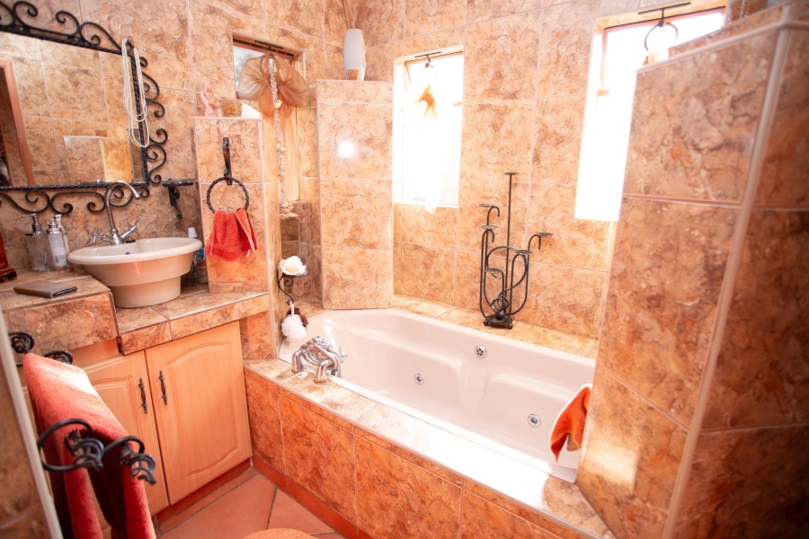 5 Bedroom Property for Sale in Chroompark Limpopo