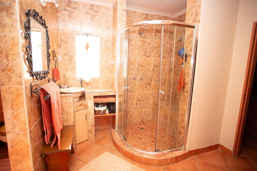 5 Bedroom Property for Sale in Chroompark Limpopo