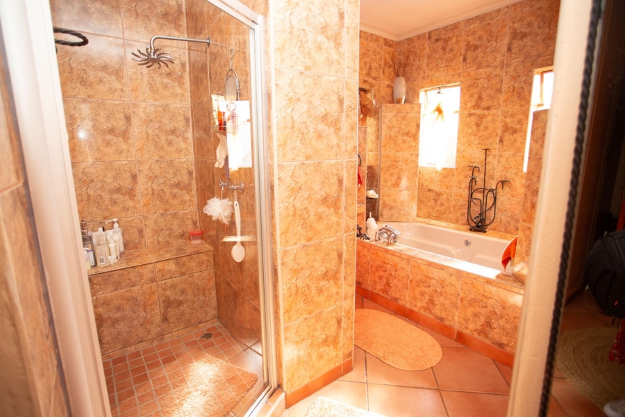 5 Bedroom Property for Sale in Chroompark Limpopo