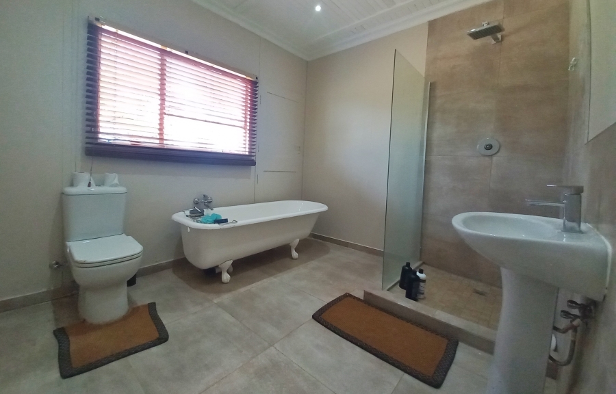 6 Bedroom Property for Sale in Vaalwater Limpopo