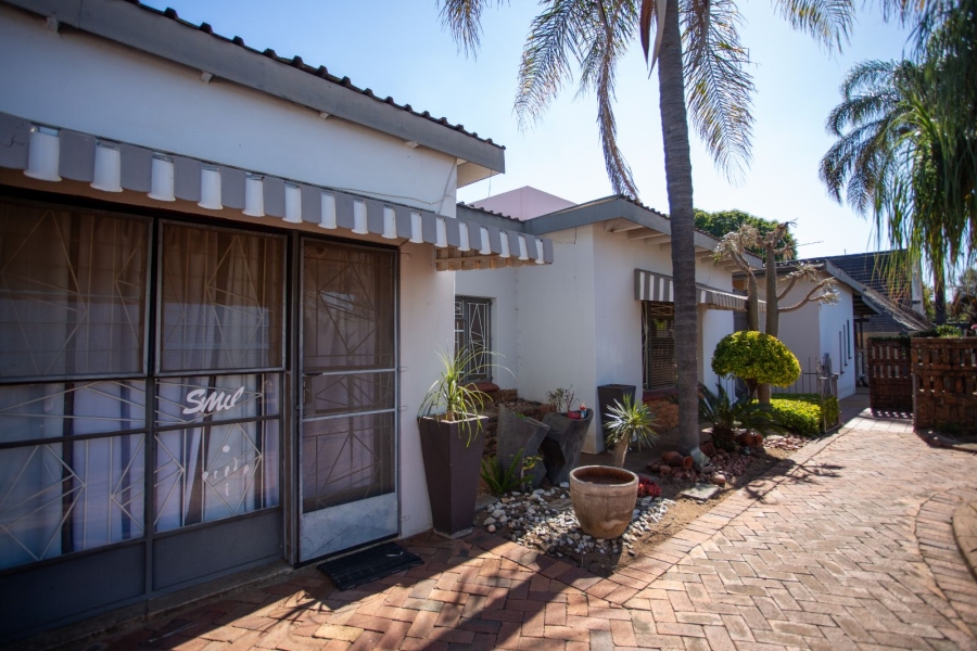 4 Bedroom Property for Sale in Kameeldoringpark Limpopo
