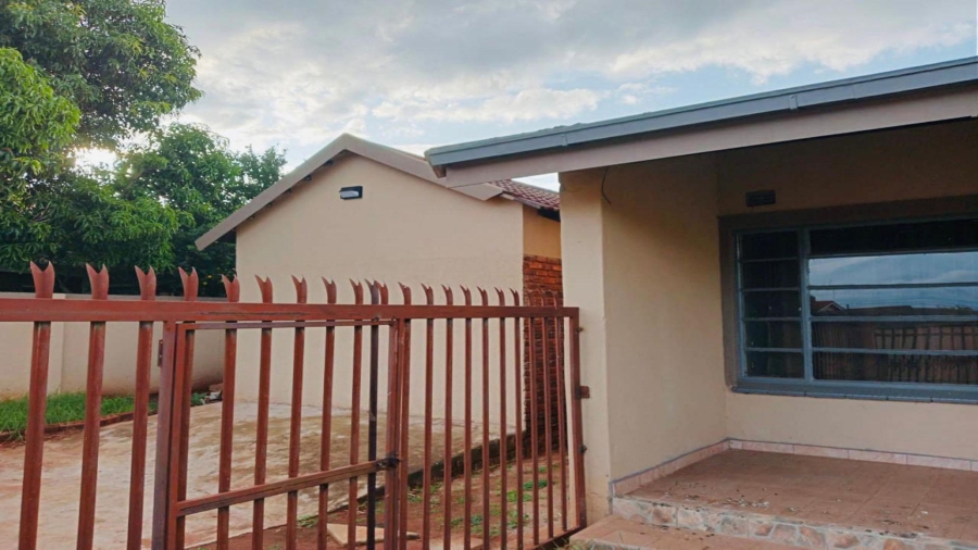4 Bedroom Property for Sale in Lebowakgomo Zone B Limpopo